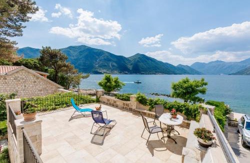 Dobrota Villa | Villa Luxury Stone on the Sea with Private Pool and View