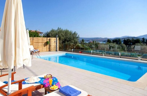 Lygia Villa | Villa Manos in Ligia
