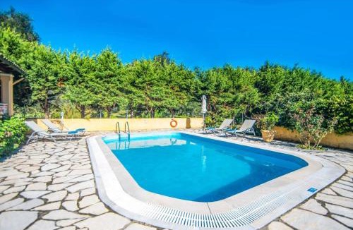 Agios Stefanos Villa | Villa Marias Beach House by Villa Plus