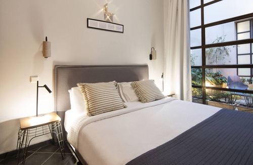 Kerameikos Villa | VILLA MELITI: Indoor pool, down town