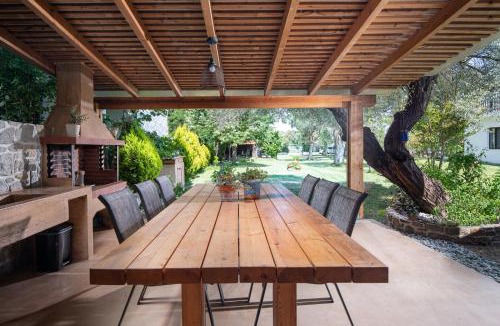Sikia House | Villa Menie - Golden Fig Sykia lodge