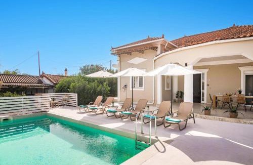 Neromilos Villa | Villa Meredith by Villa Plus