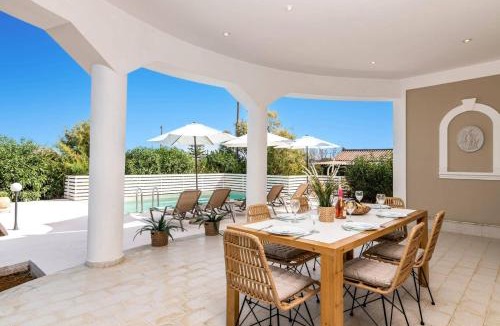 Neromilos Villa | Villa Meredith by Villa Plus