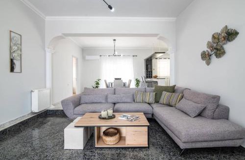 Neromilos Villa | Villa Meredith by Villa Plus
