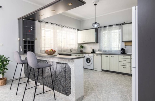 Neromilos Villa | Villa Meredith by Villa Plus