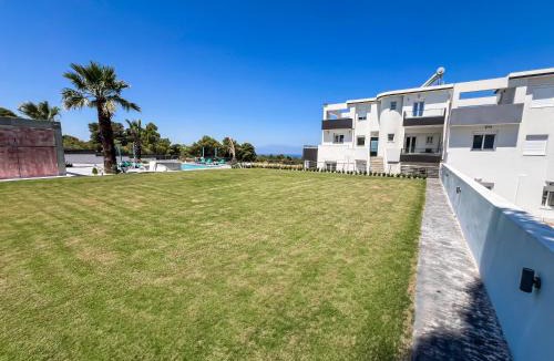 Loutraki Apartment | Villa MIRA Loutraki - Swimming Pool and Sea Views I Luxury