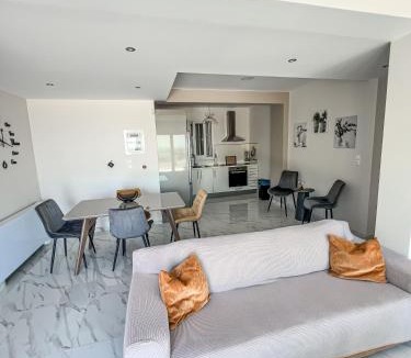 Loutraki Apartment | Villa MIRA Loutraki - Swimming Pool and Sea Views I Luxury
