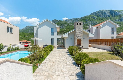Sveti Stefan Villa | Villa Miria - Three Bedroom Villa, Sleeps 6