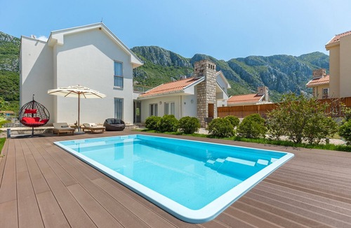 Sveti Stefan Villa | Villa Miria - Three Bedroom Villa, Sleeps 6