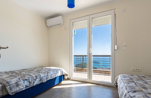 Lapcici Villa | Villa Montehill 2