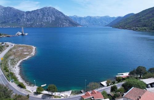 Donji Morinj Villa | Villa Morion with Sauna and Pool