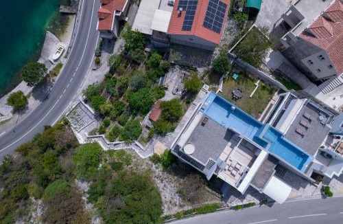 Donji Morinj Villa | Villa Morion with Sauna and Pool