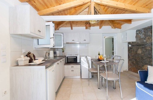 Diasella House | Villa Needa's - New Hope Poolside Studio