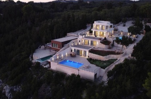 Mpogdanatika Villa | Villa 'Nemesis' with Sea View, Wi-Fi and Air Conditioning