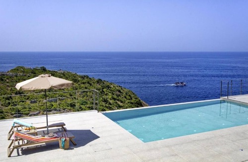 Mpogdanatika Villa | Villa 'Nemesis' with Sea View, Wi-Fi and Air Conditioning