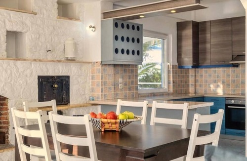 Bralos Villa | Villa Nikolitsa with privet beach