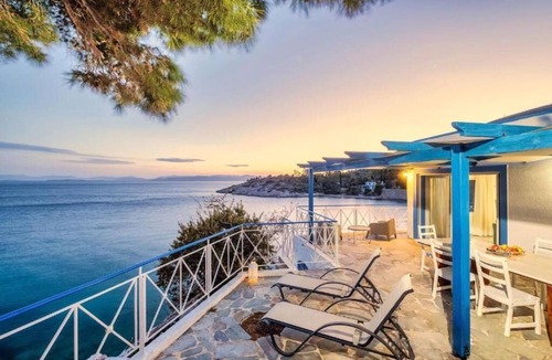 Bralos Villa | Villa Nikolitsa with privet beach