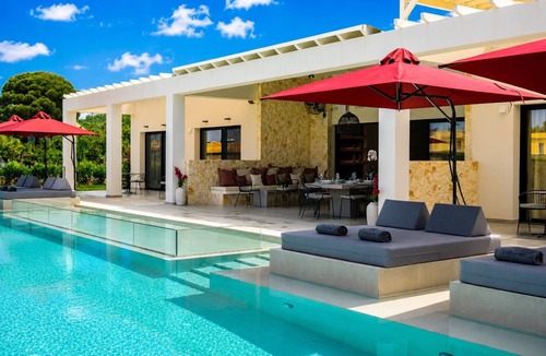 Almiros Beach Villa | Villa Nobilita - Luxury villa in Corfu. At the beach, roof terrace and pool