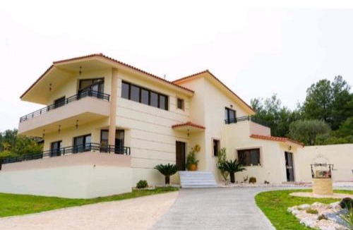 Soroni Villa | Villa Nostra Airport Pick-Up Service