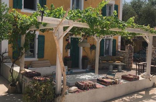 Neromilos House | Villa Ochre - Rustic Retreat