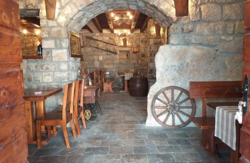 Vranovici Villa | Villa Old Castle Apartments