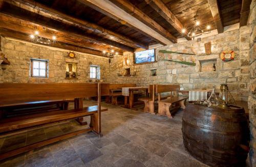 Vranovici Villa | Villa Old Castle Apartments