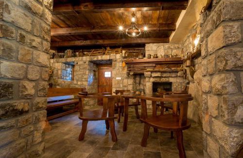 Vranovici Villa | Villa Old Castle Apartments