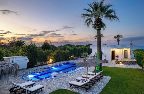 Fanes Villa | Villa Palmeras with private pool
