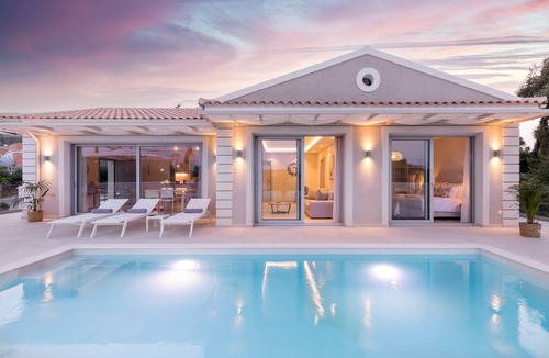 Kassiopi Villa | Villa Perlaki by Villa Plus