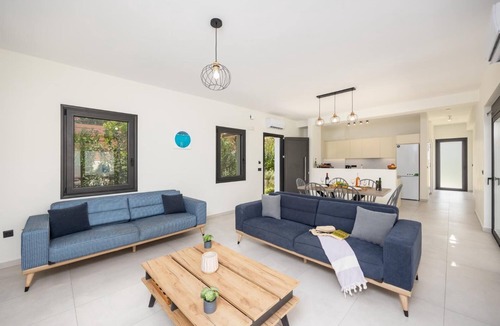 Mousata Villa | Villa Petra - Two Bedroom Villa, Sleeps 4