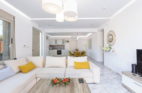 Pagkalochori Villa | Villa Prima - With Private Heated Pool & Jacuzzi