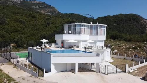 Bar Villa | Villa Redzic Residence