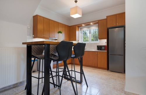 Fiolitis Villa | Villa 'Ruvelis' with Mountain View, Wi-Fi and Air Conditioning
