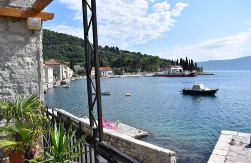 Lepetane Apartment | Villa Serventi, Apartment with Sea View Balcony