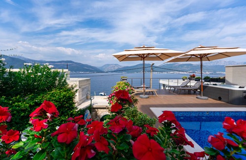 Seoca Villa | Villa Sonja,Charming 3-bedroom villa in Krašići with cool AC breeze