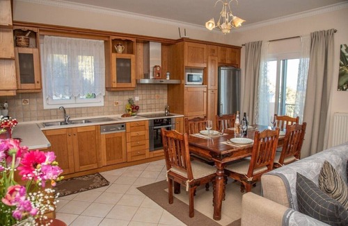 Nisaki Villa | Villa 'Sotiris' with Sea View, Wi-Fi and Air Conditioning