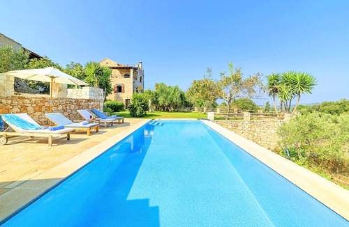 Apokoronas Villa | Villa 'Studio For 2 Adults' with Mountain View, Wi-Fi and Air Conditioning