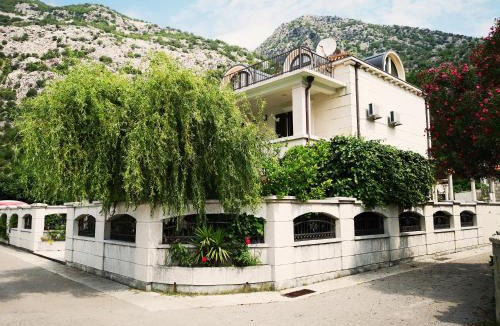 Risan Villa | Villa Teuta
