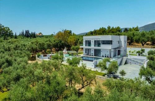 Agrilia Villa | Villa Trevilat by Villa Plus
