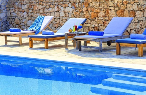 Sellia Villa | Villa 'Two-Bedroom Apartment - Garden View' with Mountain View, Wi-Fi and Air Conditioning