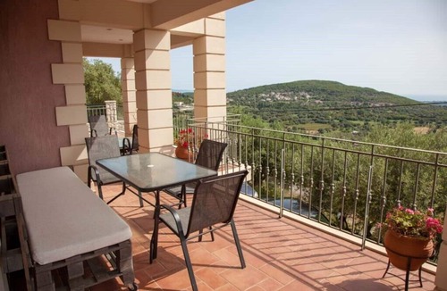 Argostoli Villa | Villa Tzanatos, spacious Villa with great view!