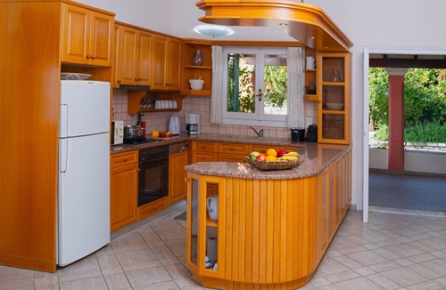 Petaleia House | Villa Vasso Three-Bedroom Sea View Residence, near Kerasia Beach