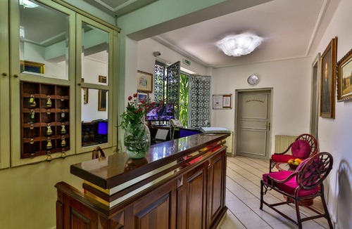Maini House | Villa Velzon Guesthouse