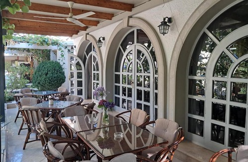 Maini House | Villa Velzon Guesthouse
