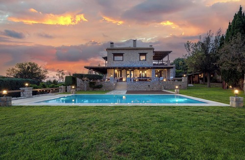 Pylos-Nestoras Villa | Villa Vicanti: Private Paradise