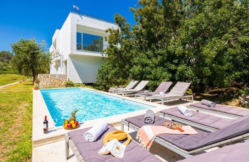 Petaleia Villa | Villa Voukithro - Four Bedroom Villa, Sleeps 8
