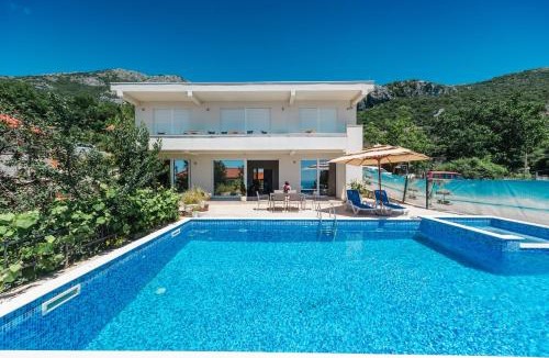 Lapcici Villa | Villa White Beauty
