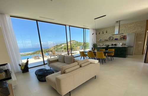 Kissamos Villa | Villa with infinitive heated pool