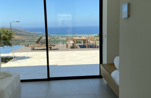 Kissamos House | Villa with infinity heated pool fantastic views