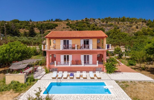 Paliki Villa | Villa with two separate apartments right by the sea with great views